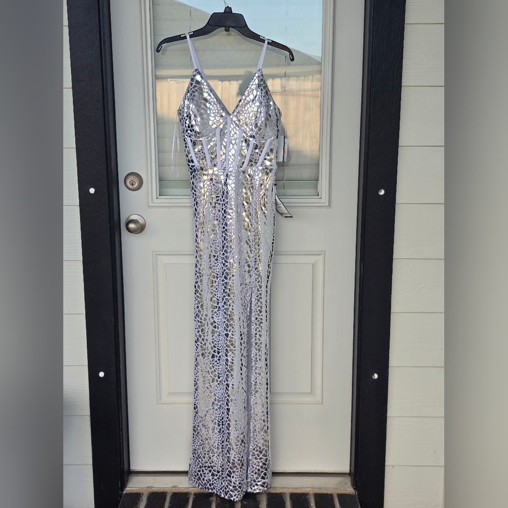 Morgan & Co Juniors' Metallic Print V-Neck Sleeveless Gown Sz 7 Silver Cocktail - Picture 3 of 16